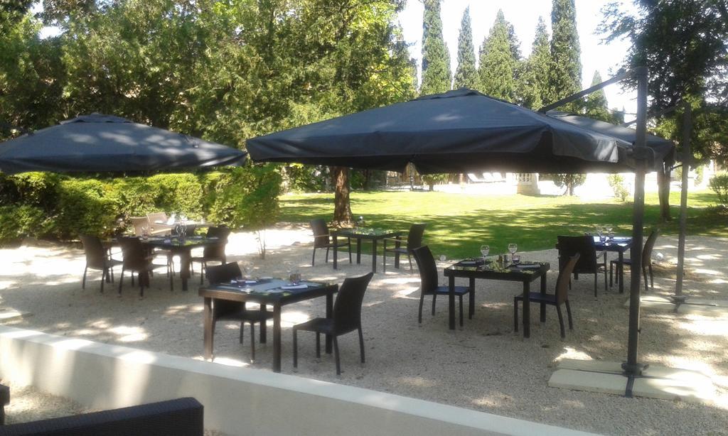 Hostellerie Les Frenes Avignon Bagian luar foto
