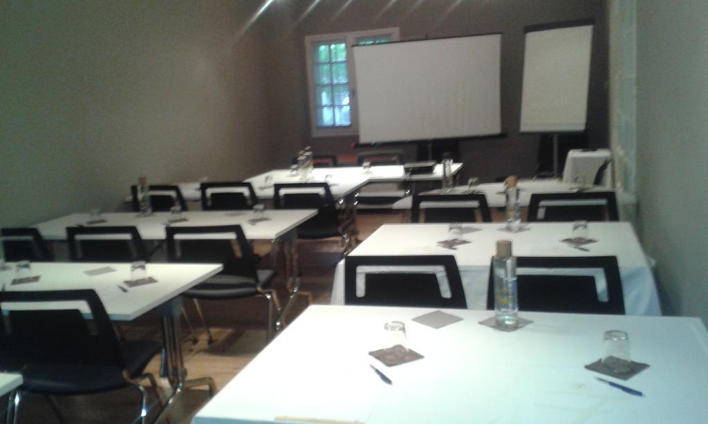 Hostellerie Les Frenes Avignon Bagian luar foto