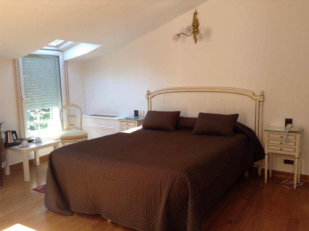Hostellerie Les Frenes Avignon Bagian luar foto