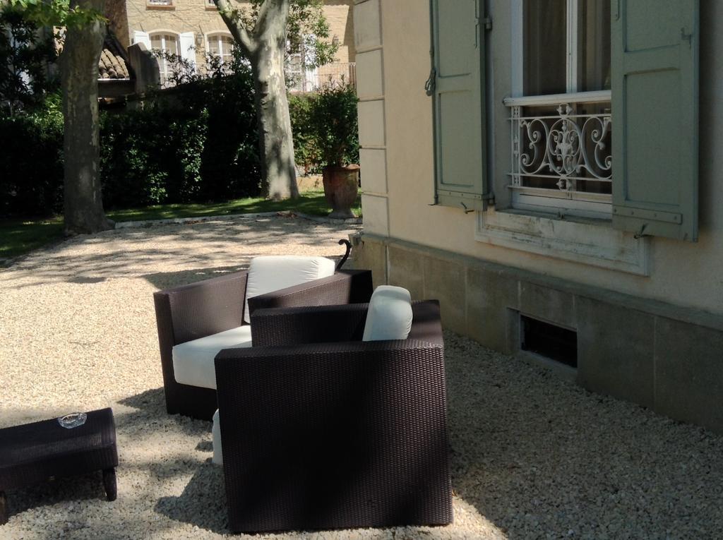 Hostellerie Les Frenes Avignon Bagian luar foto