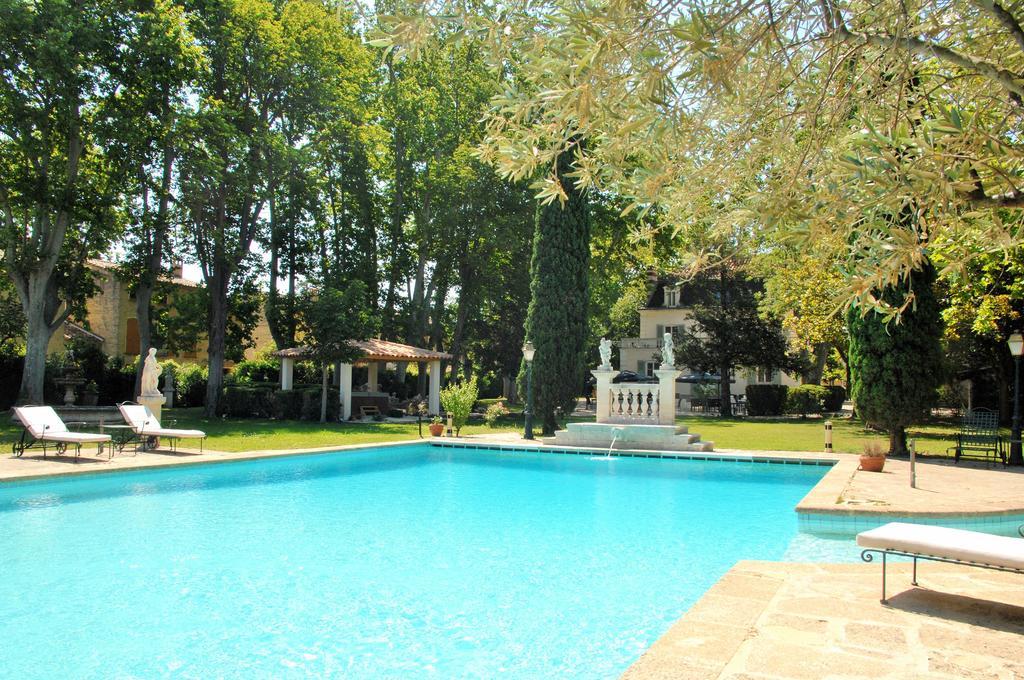 Hostellerie Les Frenes Avignon Bagian luar foto