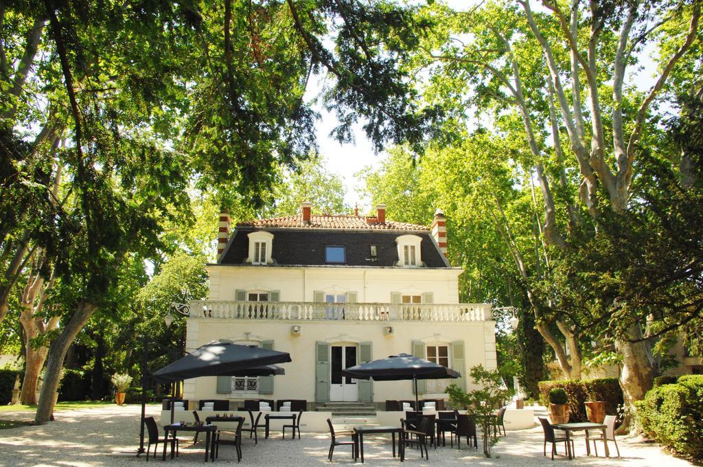 Hostellerie Les Frenes Avignon Bagian luar foto