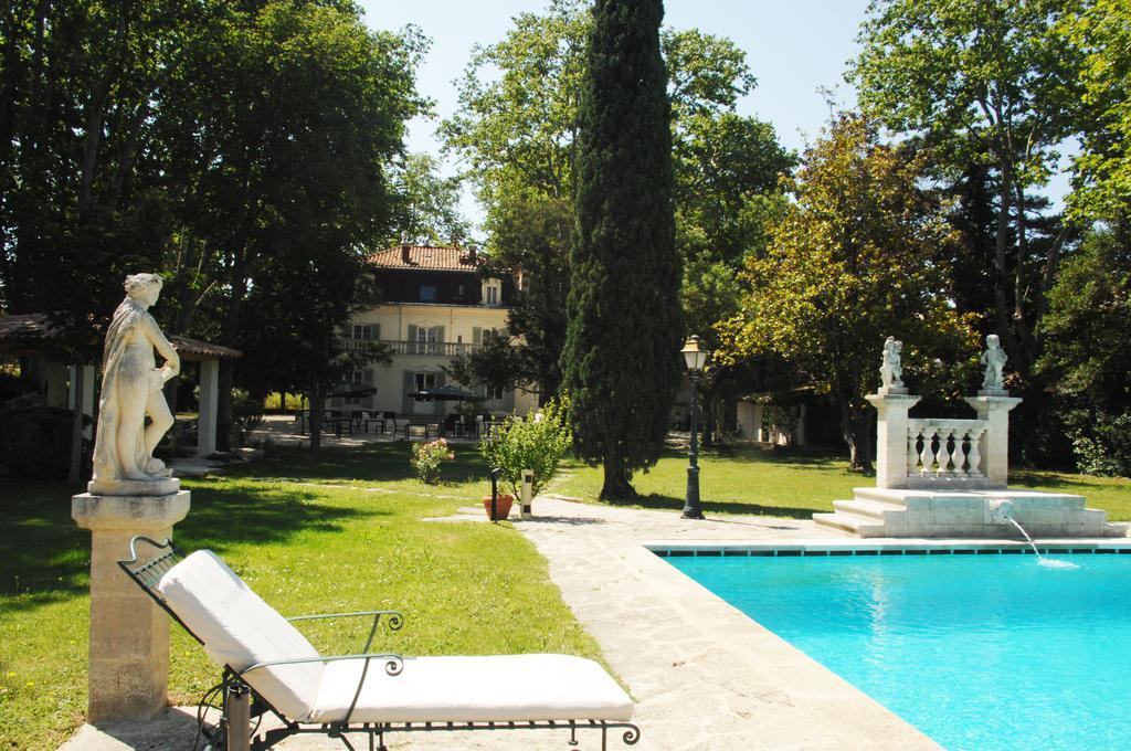 Hostellerie Les Frenes Avignon Bagian luar foto