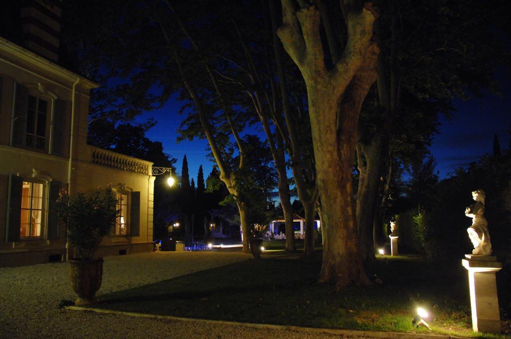 Hostellerie Les Frenes Avignon Bagian luar foto