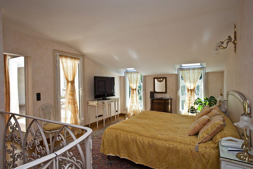 Hostellerie Les Frenes Avignon Ruang foto