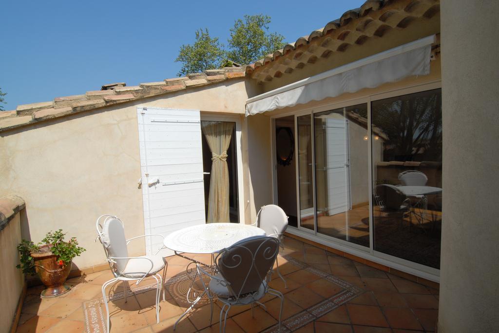 Hostellerie Les Frenes Avignon Bagian luar foto