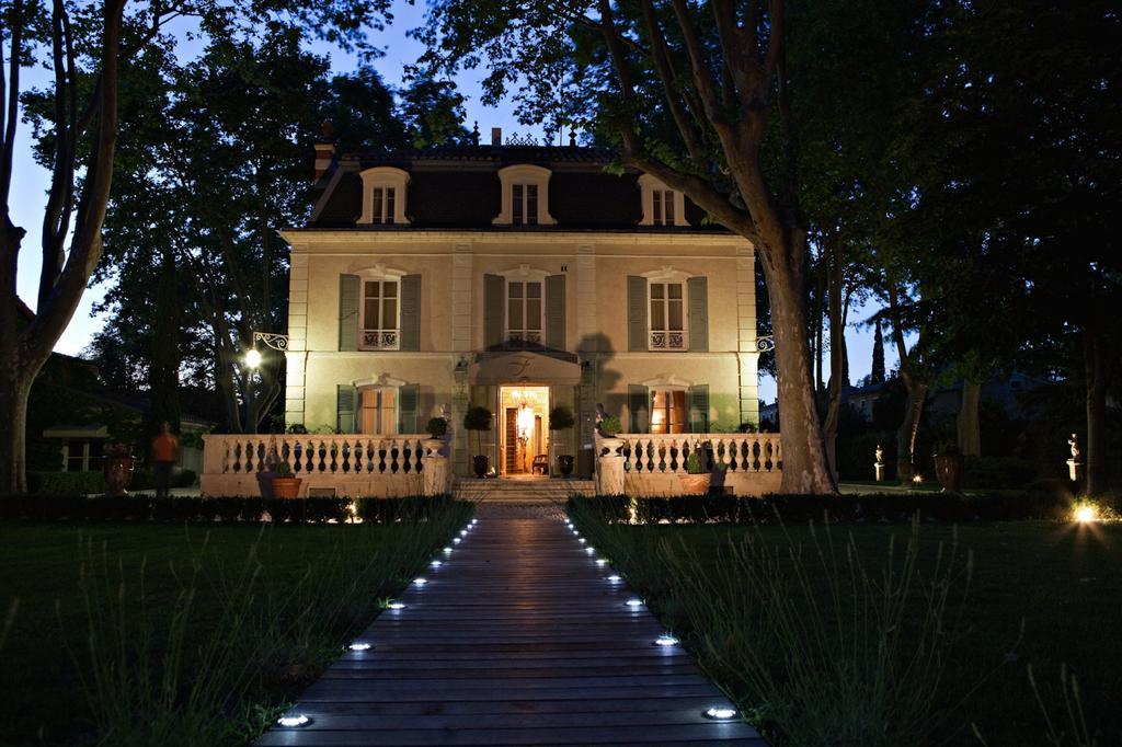 Hostellerie Les Frenes Avignon Ruang foto