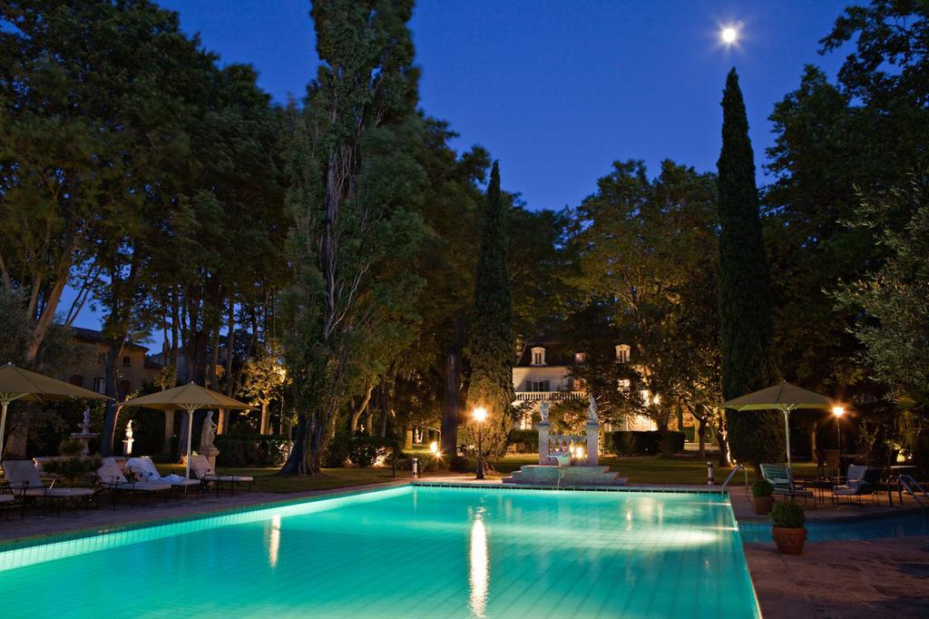 Hostellerie Les Frenes Avignon Ruang foto