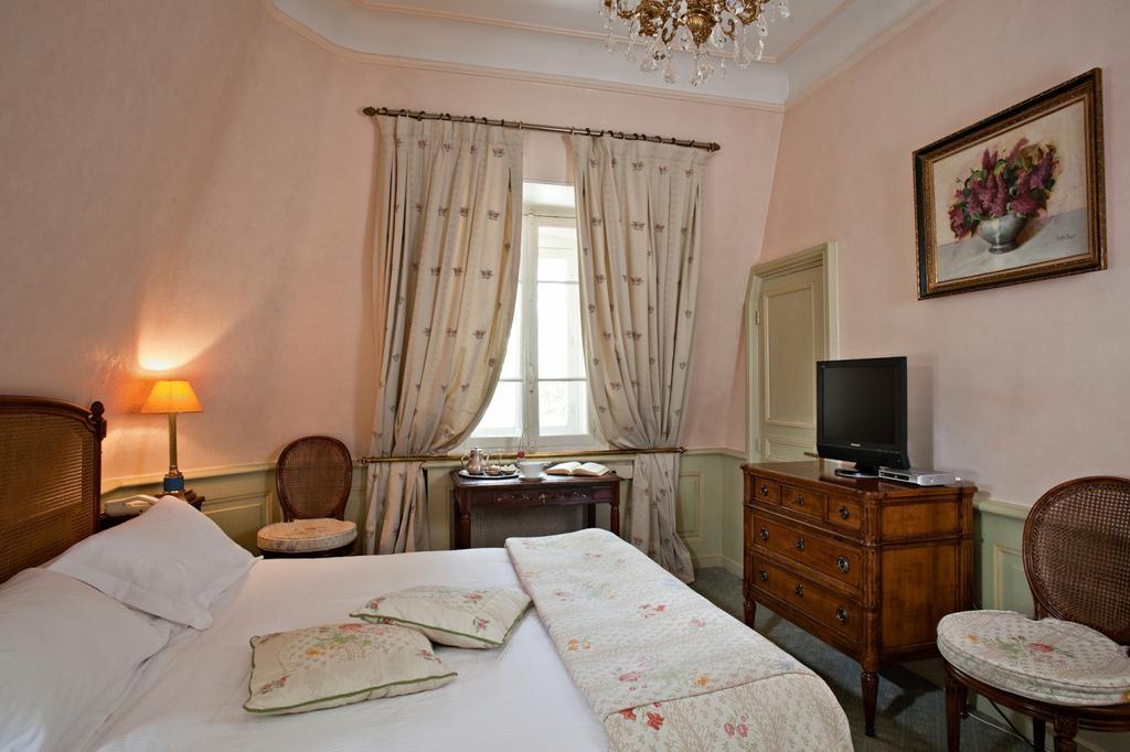Hostellerie Les Frenes Avignon Ruang foto