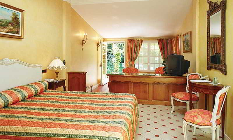Hostellerie Les Frenes Avignon Ruang foto